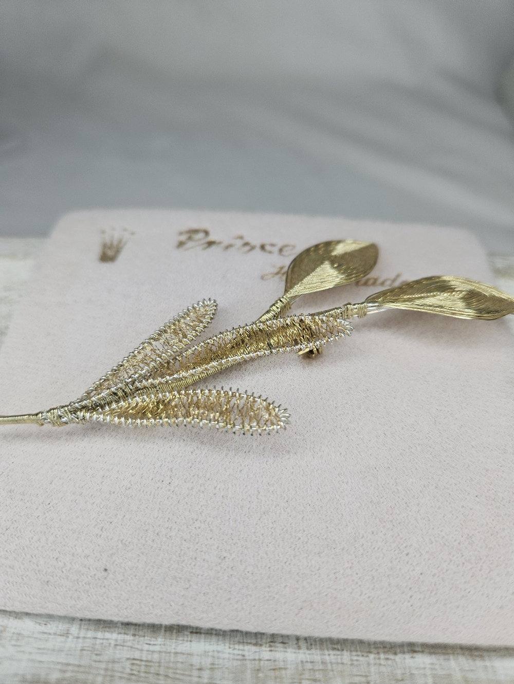 Vintage 70s Handcrafted Gold Tone Leaf Flower Brooch Princess Jewelry NOS NIP - Picture 3 of 7